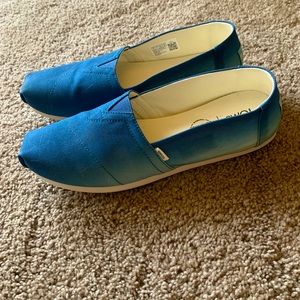 NWOT TOMS Ombré Teal Blue Shoes